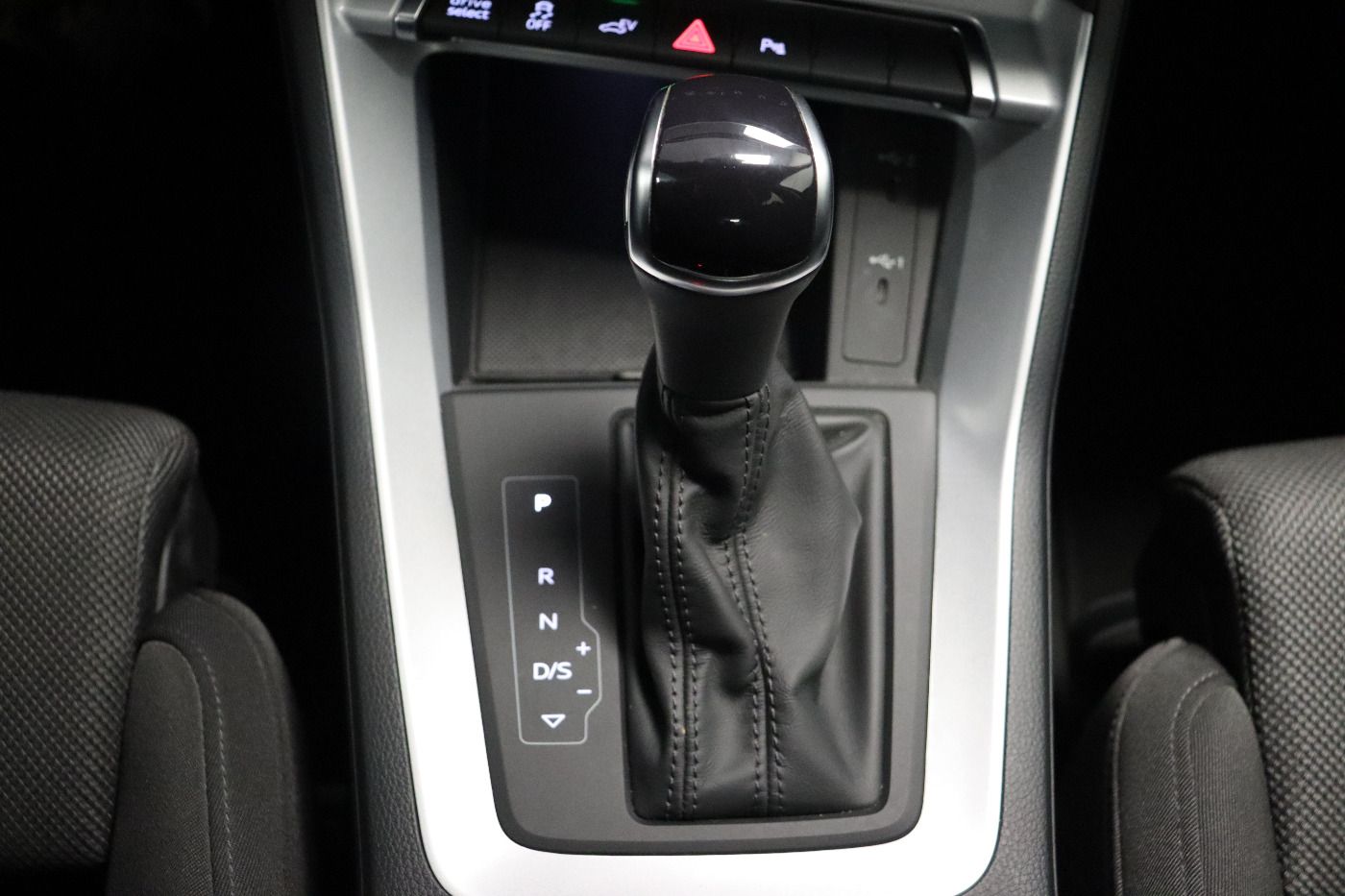 Fahrzeugabbildung Audi Q3 45 TFSIe S- tronic Standhzg|LED|Navi|KeyLess