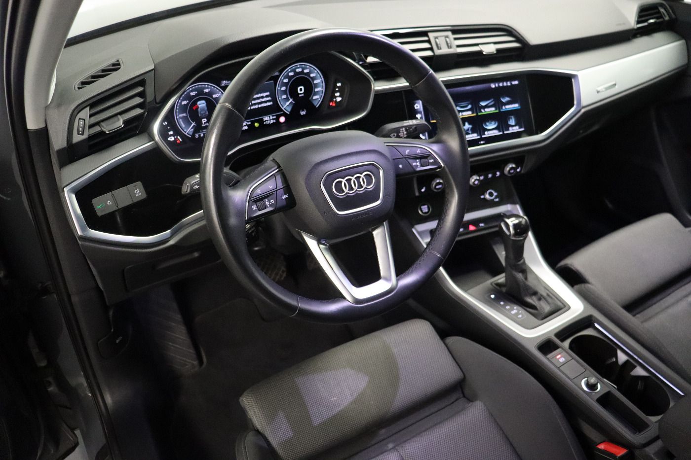 Fahrzeugabbildung Audi Q3 45 TFSIe S- tronic Standhzg|LED|Navi|KeyLess