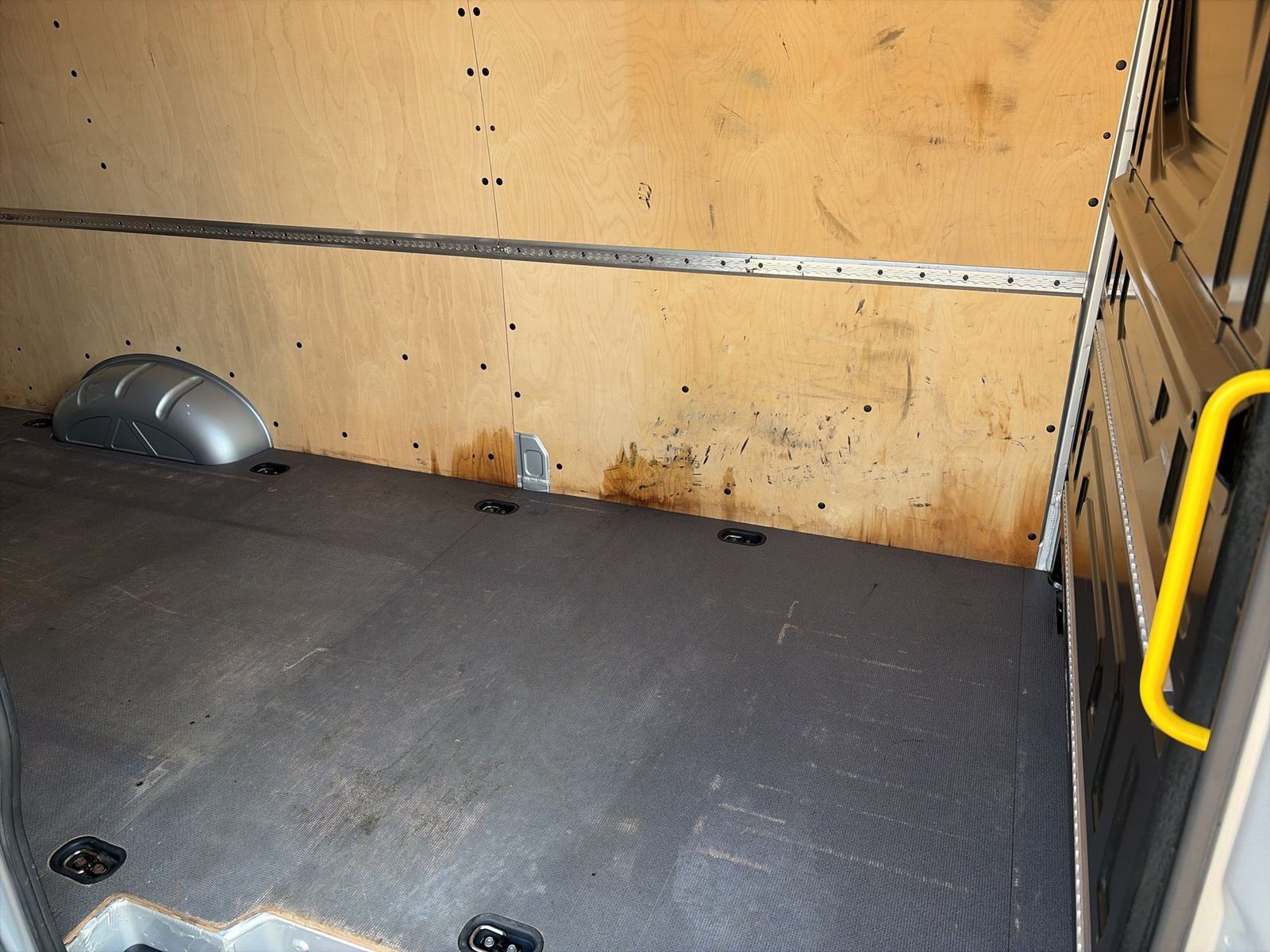 Fahrzeugabbildung Volkswagen Crafter 35 2.0 TDI RWD Kasten lang Hochdach AHK