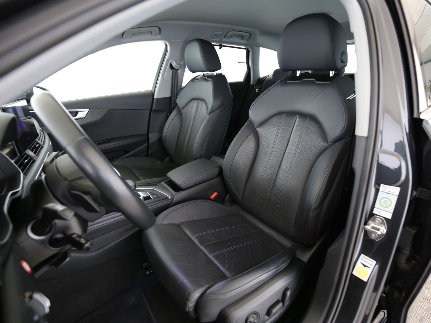 Fahrzeugabbildung Audi A4 Avant 40 TDI quattro S tronic Advanced Matrix