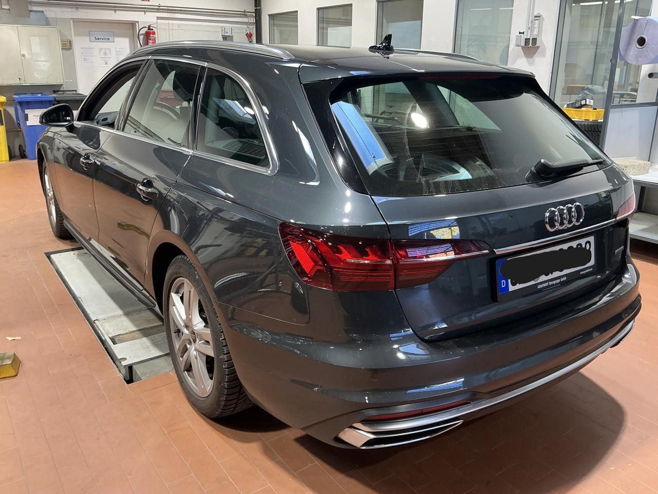 Fahrzeugabbildung Audi A4 Avant 40 TDI quattro S tronic Advanced Matrix