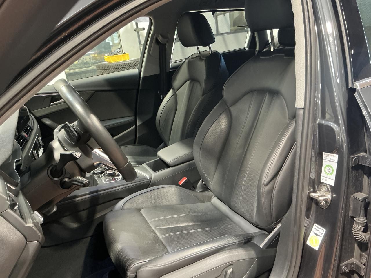 Fahrzeugabbildung Audi A4 Avant 40 TDI quattro S tronic Advanced Matrix