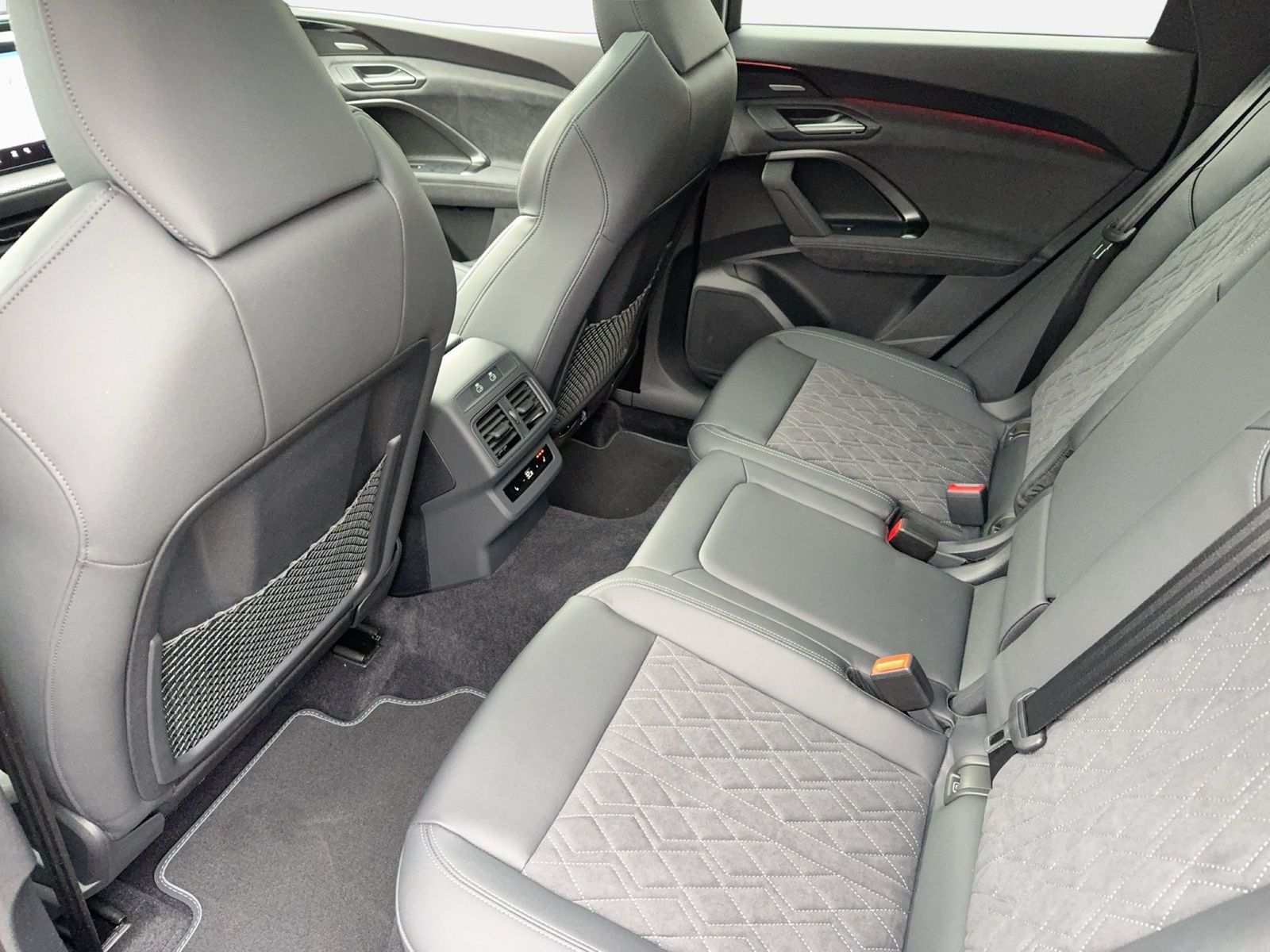 Fahrzeug autohaus mense Fahrzeugabbildung Audi Q5 SUV TDI quattro 150 kW S tronic Matrix|B&O|Te - mit KI generiert/bearbeitet