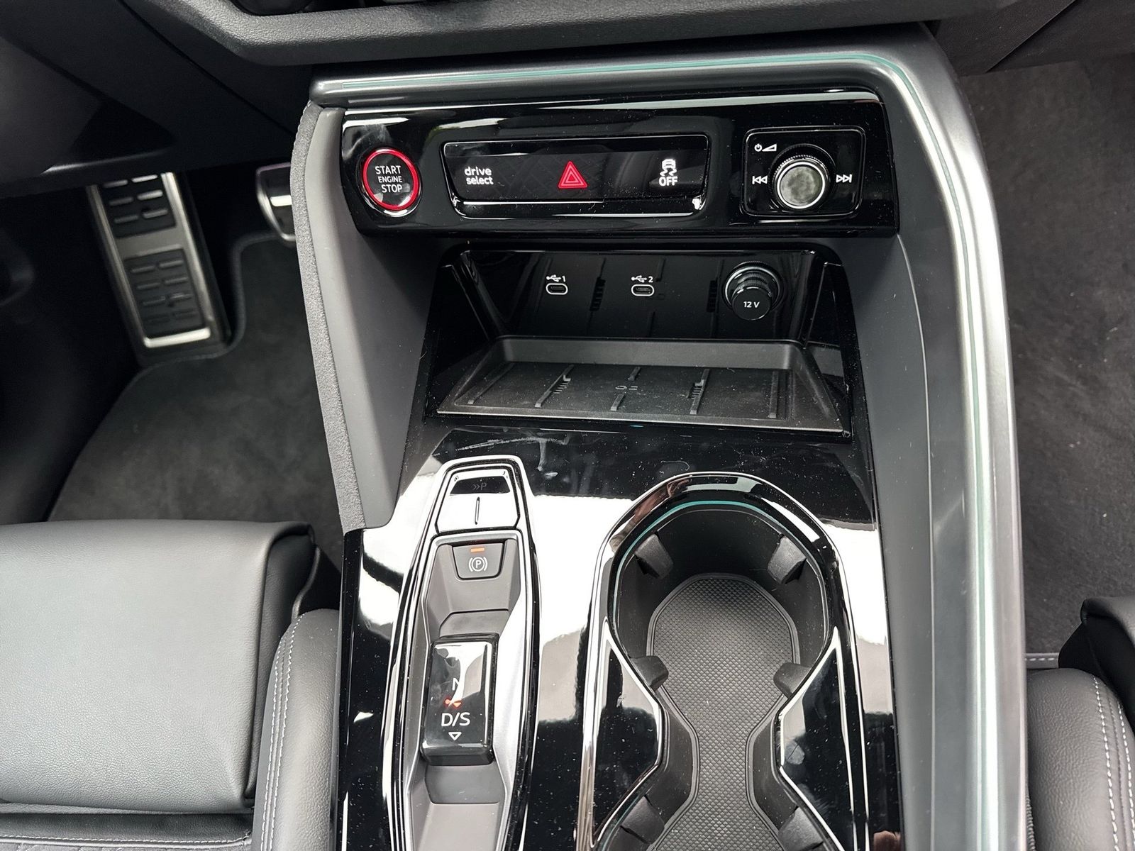 Fahrzeug autohaus mense Fahrzeugabbildung Audi Q5 SUV TDI quattro 150 kW S tronic Matrix|B&O|Te - mit KI generiert/bearbeitet