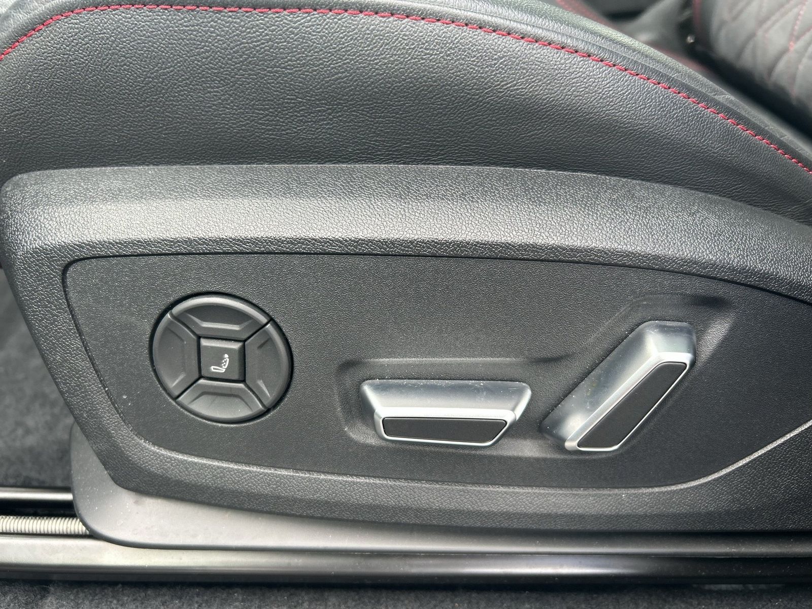 Fahrzeugabbildung Audi Q6 e-tron performance S line B&O|AHK|HUD