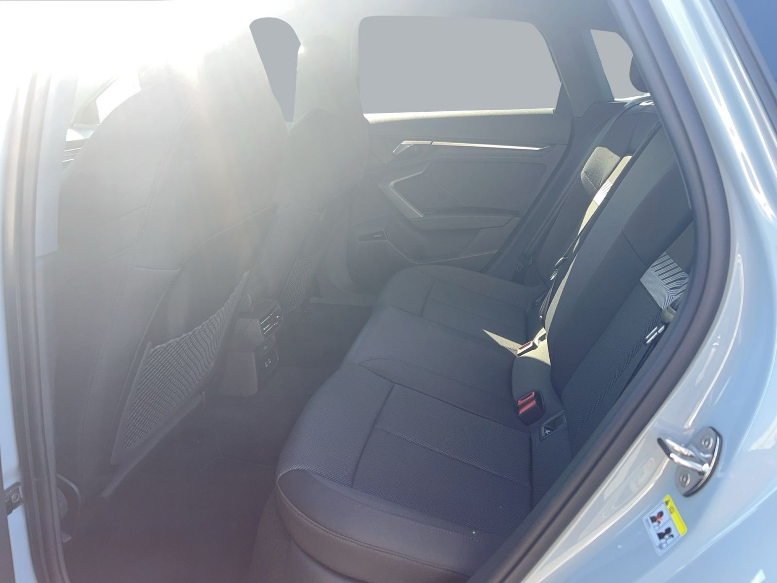 Fahrzeugabbildung Audi A3 Sportback 40 TFSI e S tronic Sonos|AHK|HUD|LM