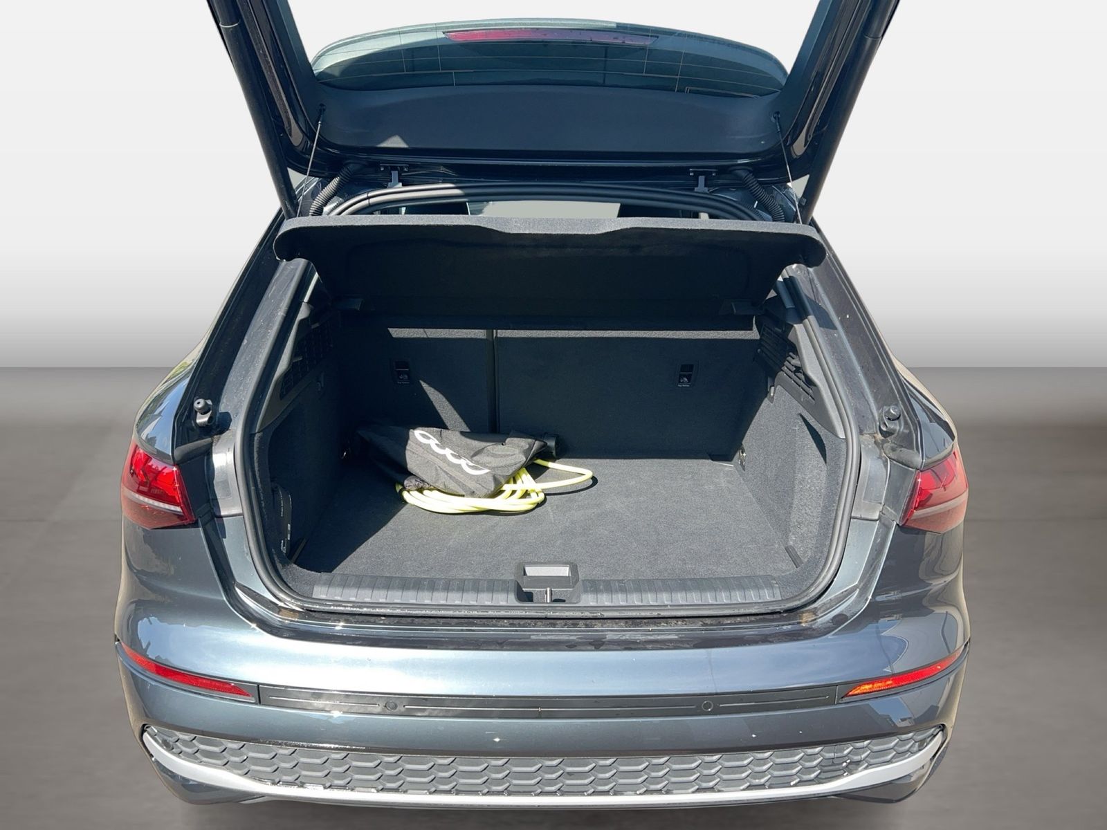 Fahrzeugabbildung Audi A3 Sportback 40 TFSI e S tronic advanced ACC|LED