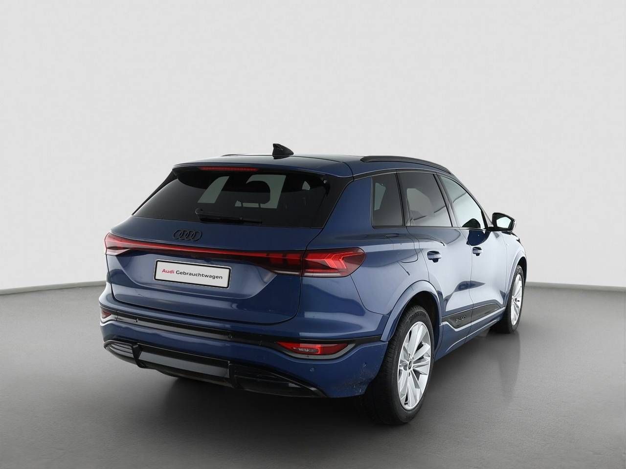 Fahrzeug autohaus mense Fahrzeugabbildung Audi Q6 e-tron performance edition one blue B&O|AHK