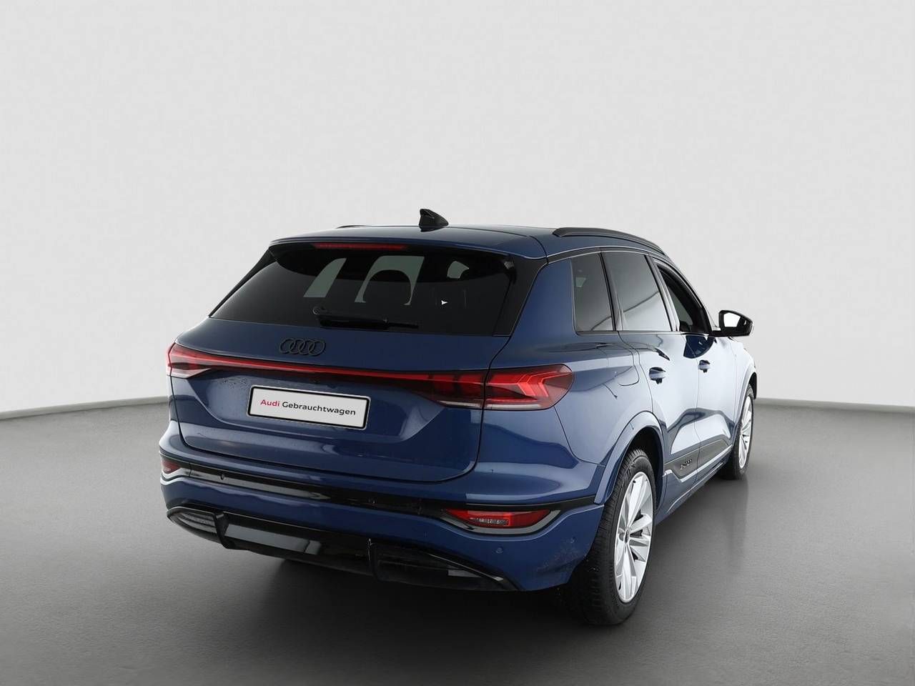 Fahrzeug autohaus mense Fahrzeugabbildung Audi Q6 e-tron performance edition one blue