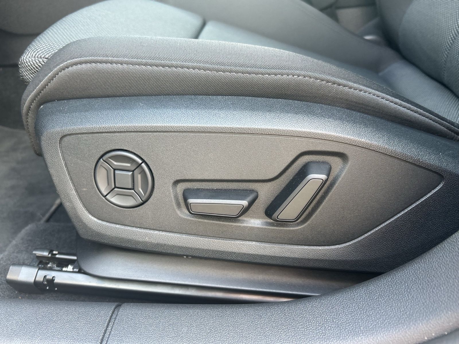 Fahrzeugabbildung Audi A3 Sportback 40 TFSI e S tronic Advanced ACC|LED