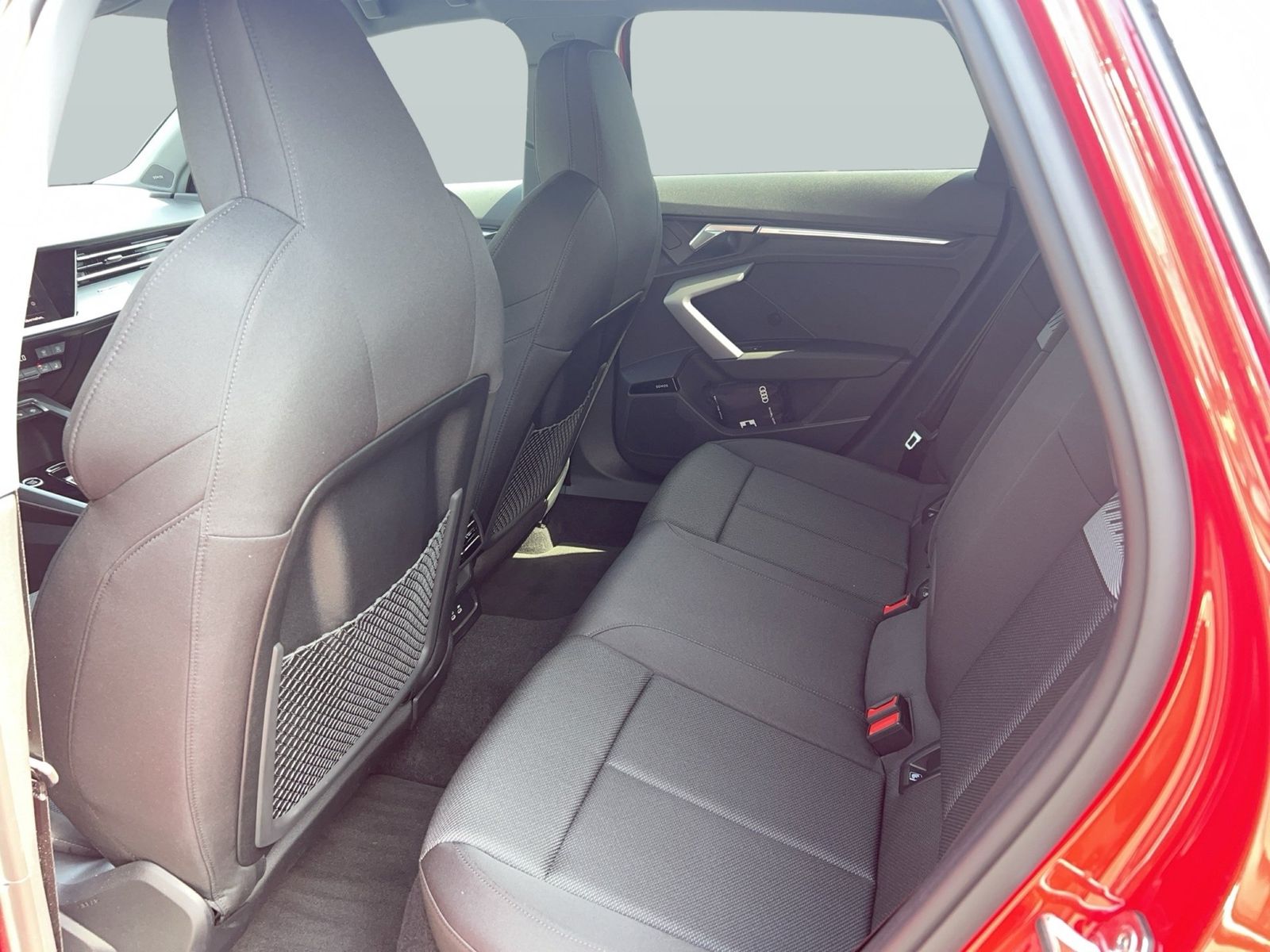 Fahrzeugabbildung Audi A3 Sportback 40 TFSI e S tronic advanced Matrix
