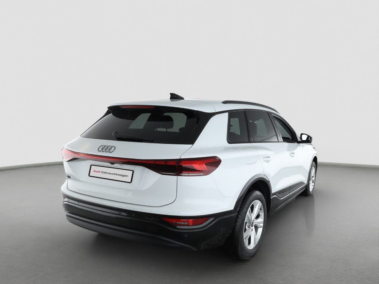 Fahrzeugabbildung Audi Q6 e-tron Tech Standhzg|LM