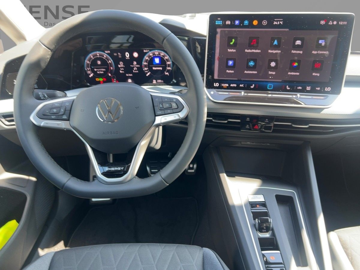 Fahrzeugabbildung Volkswagen Golf 1.5 eTSI DSG Energy AHK Navi Ganzjahresreif