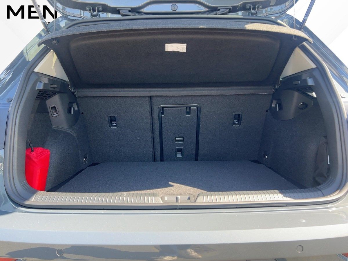 Fahrzeugabbildung Volkswagen Golf 1.5 eTSI DSG Energy AHK Navi Ganzjahresreif