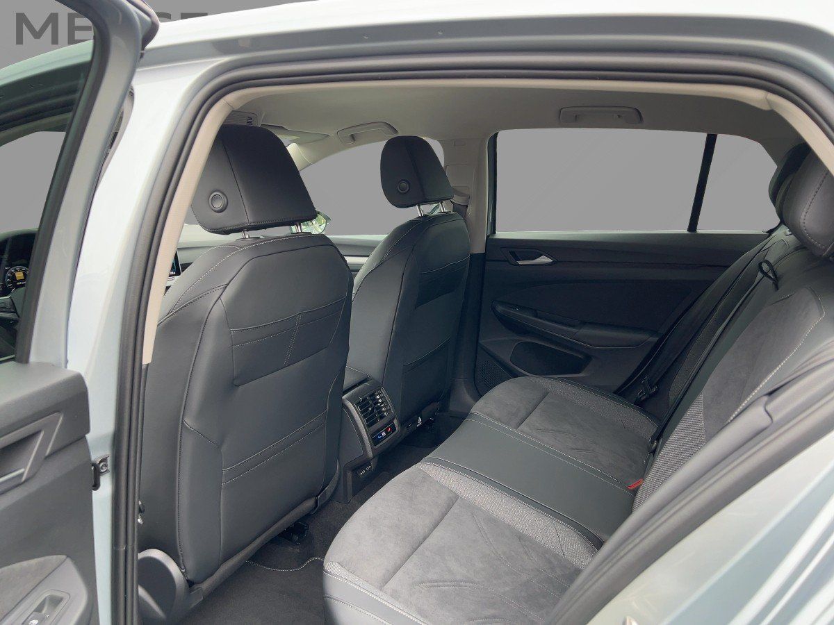 Fahrzeugabbildung Volkswagen Golf Style 1.5 eTSI DSG AHK Nav HUD 360° IQ.Ligh