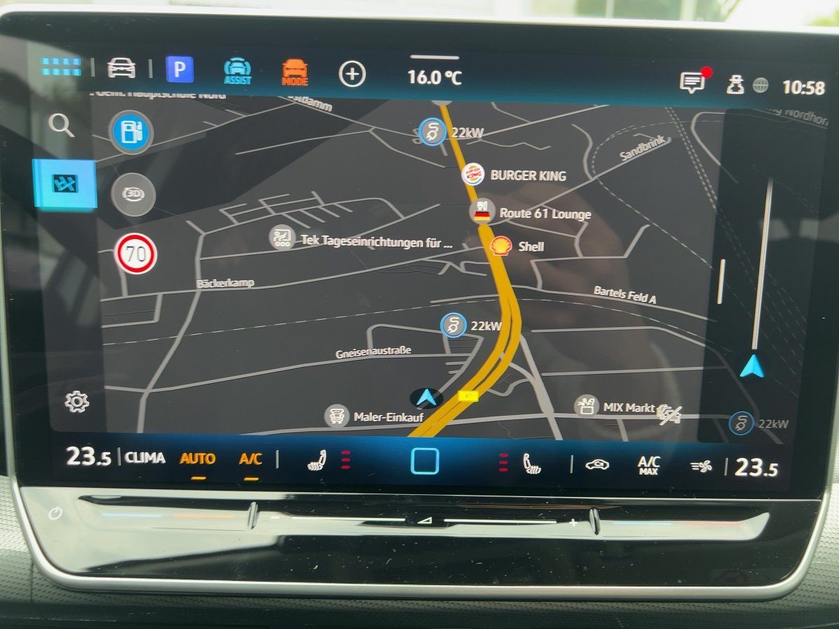 Fahrzeugabbildung Volkswagen Golf Style 1.5 eTSI DSG AHK Nav HUD 360° IQ.Ligh