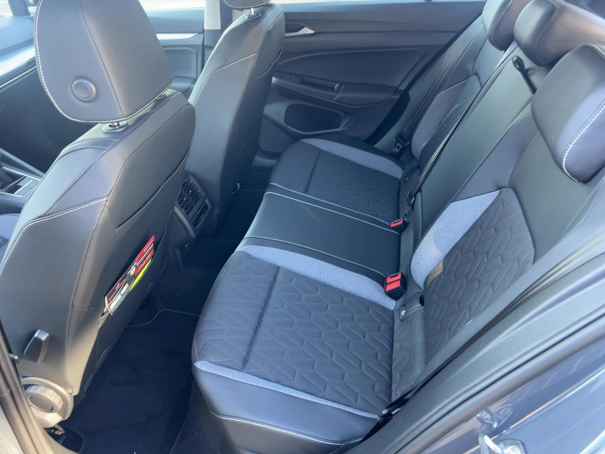 Fahrzeugabbildung Volkswagen Golf 1.5 TSI Energy Kamera Ganzjahresreifen SHZG