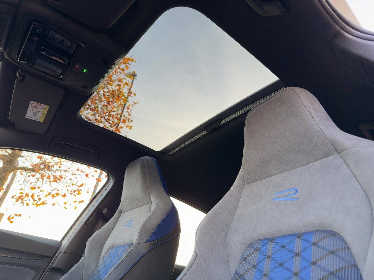 Fahrzeug autohaus mense Fahrzeugabbildung Volkswagen Golf R Black Edition Akra Pano Navi HarmanKardon