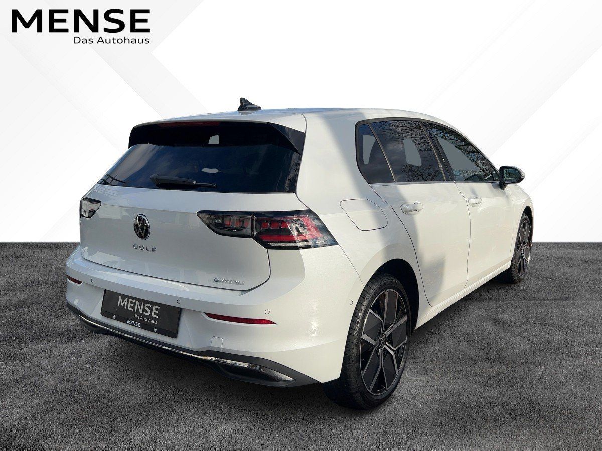 Fahrzeugabbildung Volkswagen Golf 1.5 eHybrid Style AHK Navi HUD Pano DCC ASG