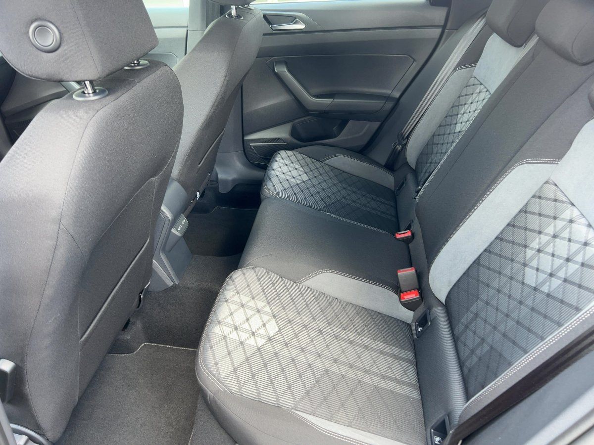 Fahrzeugabbildung Volkswagen Taigo 1.5 TSI DSG R-Line AHK Nav Winterräder ACC