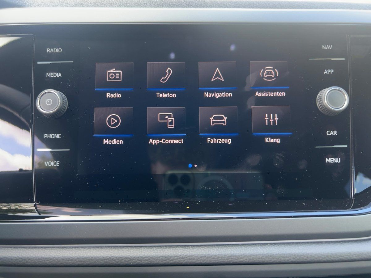 Fahrzeugabbildung Volkswagen Taigo 1.5 TSI DSG R-Line AHK Nav Winterräder ACC