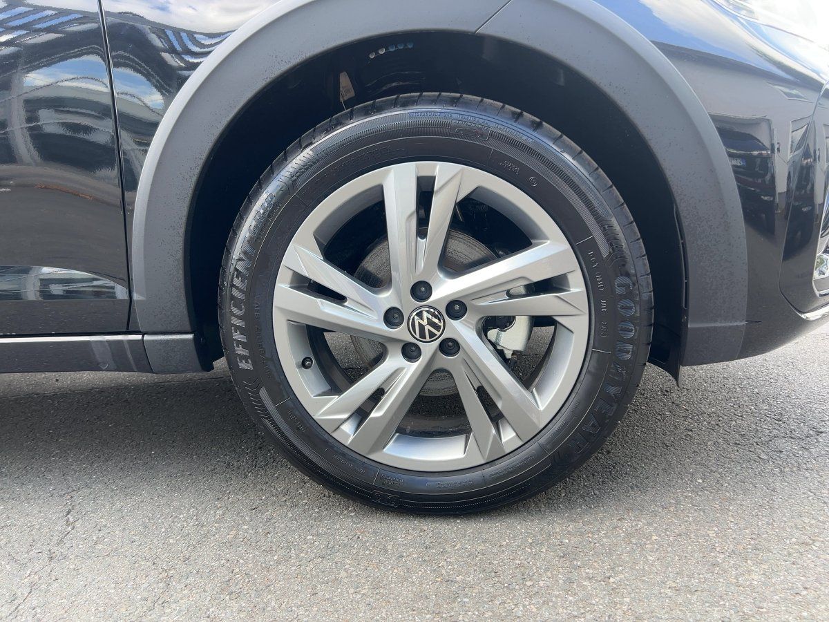 Fahrzeugabbildung Volkswagen Taigo 1.5 TSI DSG R-Line AHK Nav Winterräder ACC