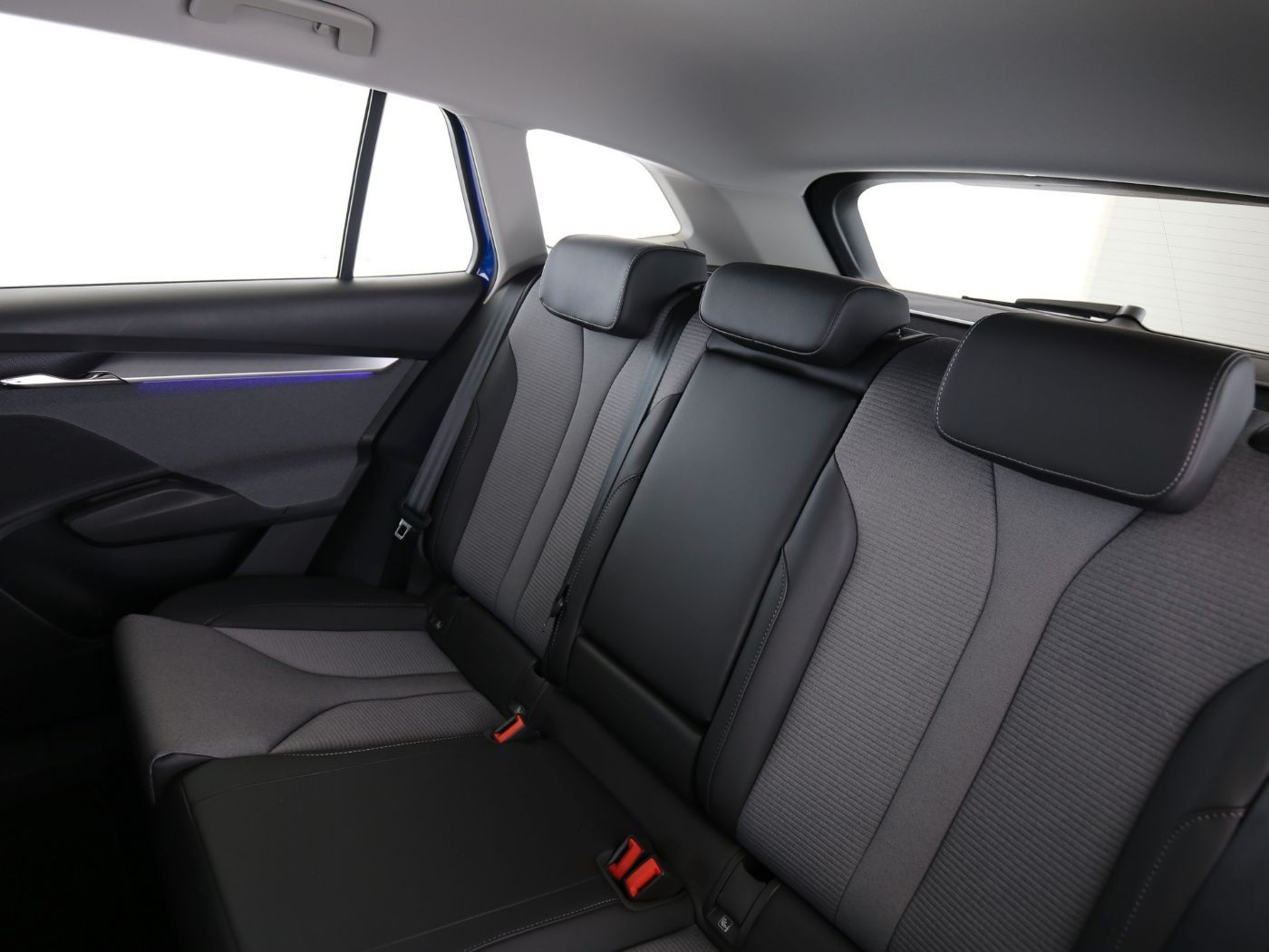 Fahrzeugabbildung SKODA Enyaq 50 Loft LED|VirtualCP|KlimaA|LaneAss|PDC