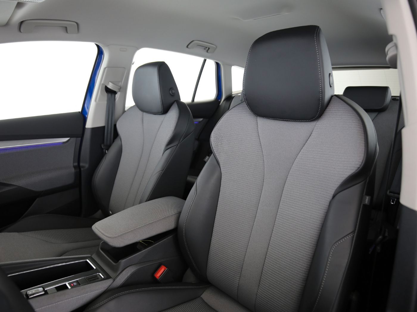 Fahrzeugabbildung SKODA Enyaq 50 Loft LED|VirtualCP|KlimaA|LaneAss|PDC