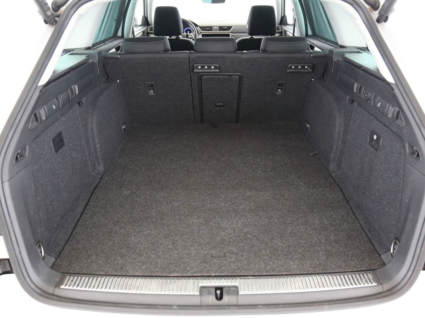 Fahrzeugabbildung SKODA Superb Combi 1.4 TSI Style iV Standhzg|4xSHZG|LM
