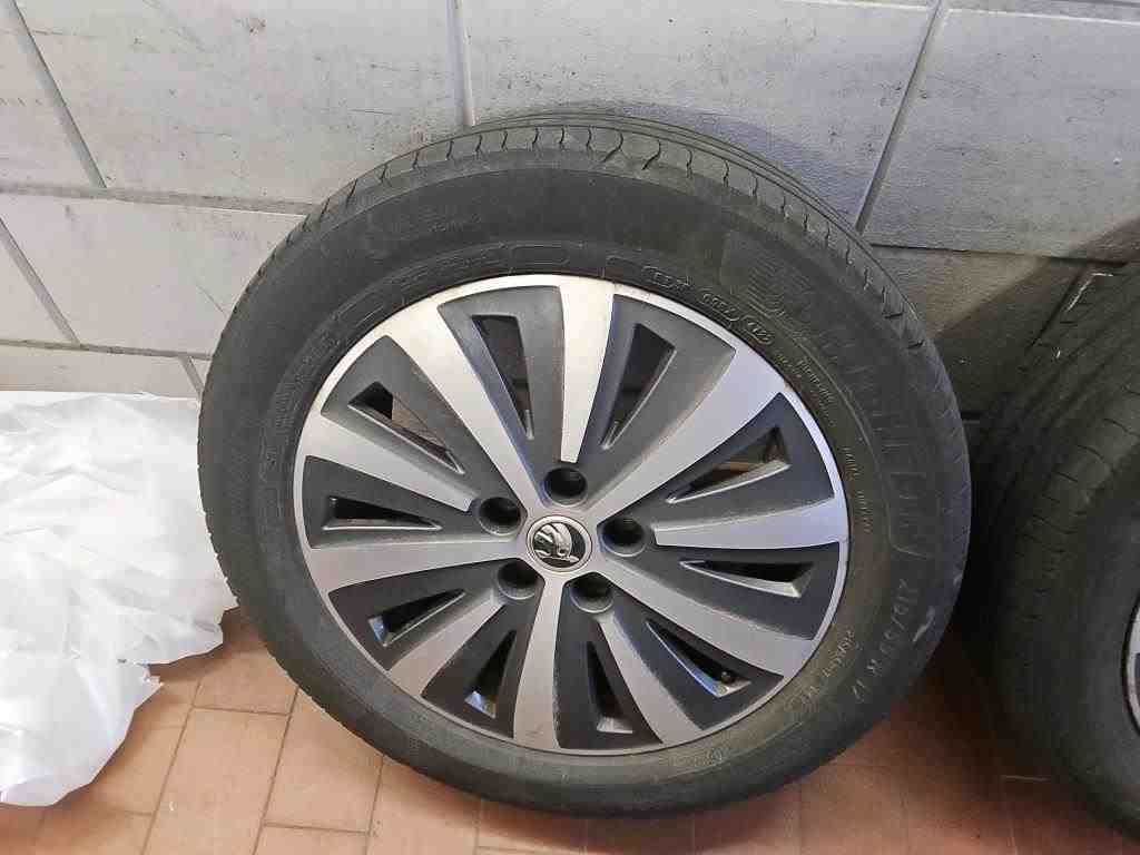 Fahrzeugabbildung SKODA Superb Combi 1.4 TSI Style iV Standhzg|4xSHZG|LM