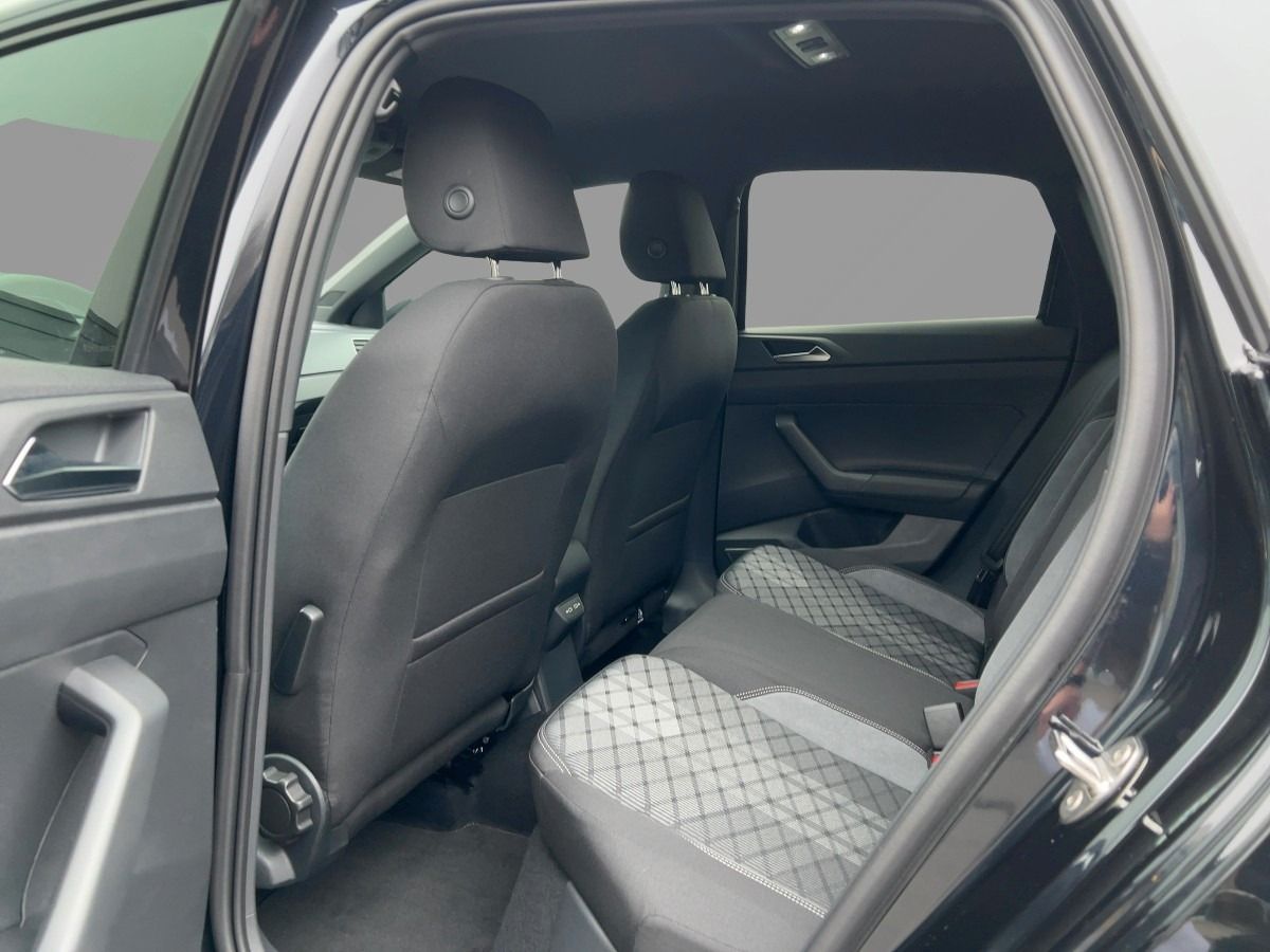 Fahrzeugabbildung Volkswagen Taigo 1.5 TSI DSG R-Line AHK Nav Winterräder ACC