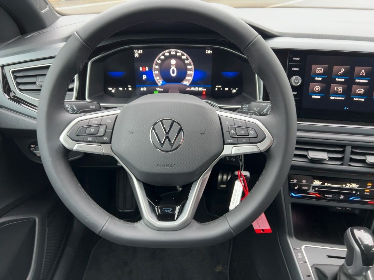Fahrzeugabbildung Volkswagen Taigo 1.5 TSI DSG R-Line AHK Nav Winterräder ACC