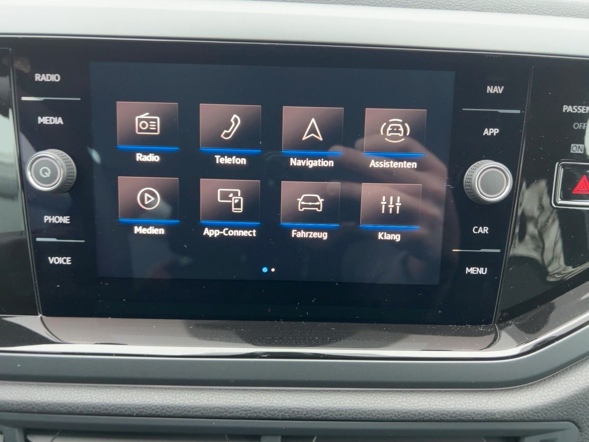 Fahrzeugabbildung Volkswagen Taigo 1.5 TSI DSG R-Line AHK Nav Winterräder ACC