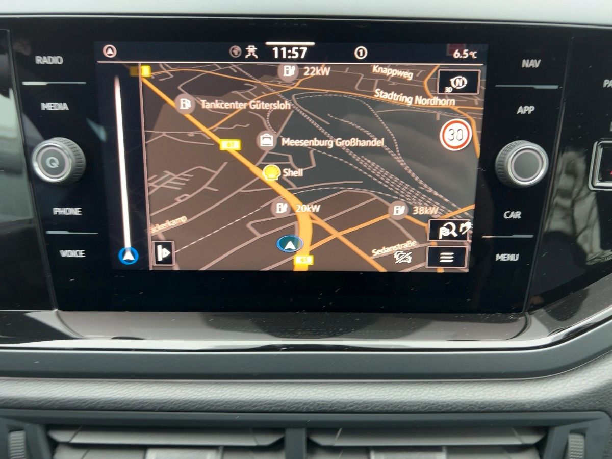 Fahrzeugabbildung Volkswagen Taigo 1.5 TSI DSG R-Line AHK Nav Winterräder ACC