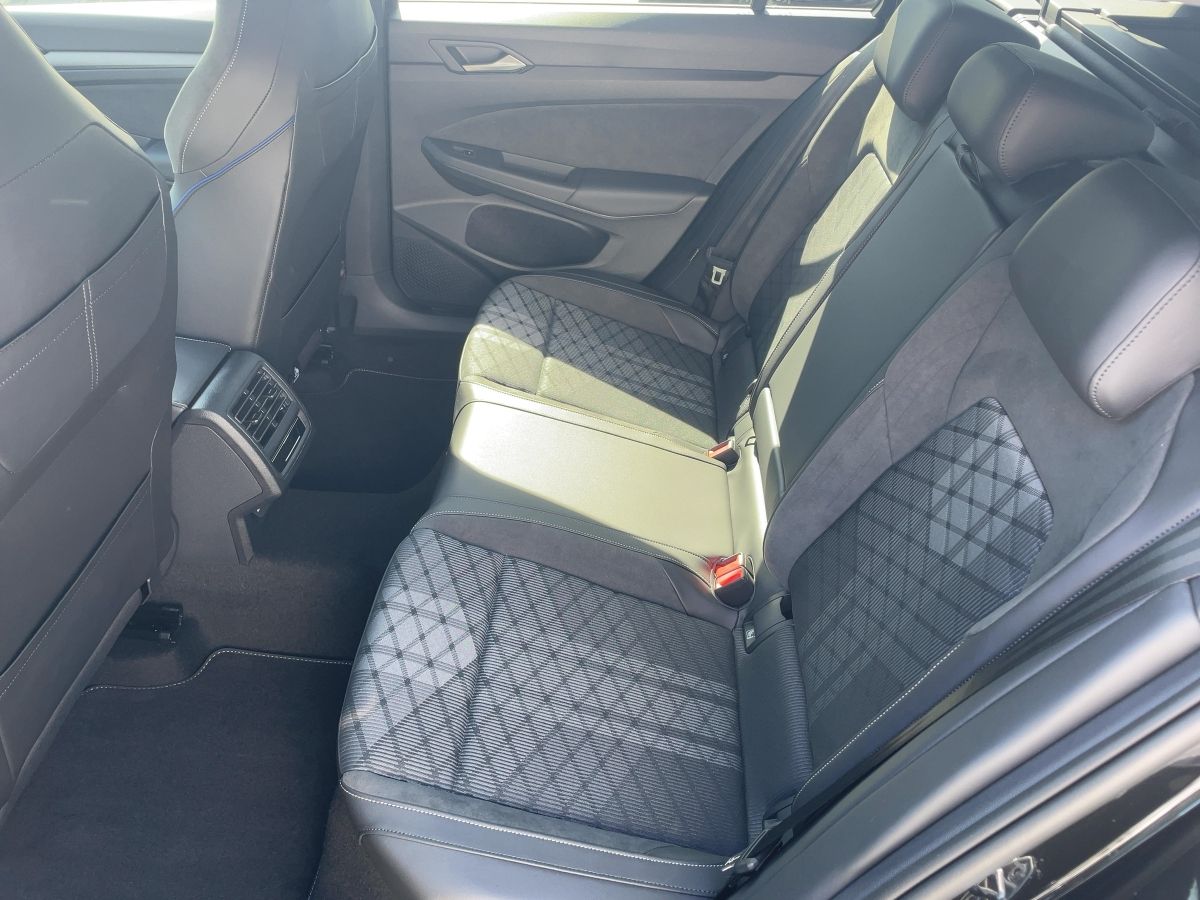 Fahrzeugabbildung Volkswagen Golf Variant 2.0 TDI DSG R-Line AHK eKlappe Navi