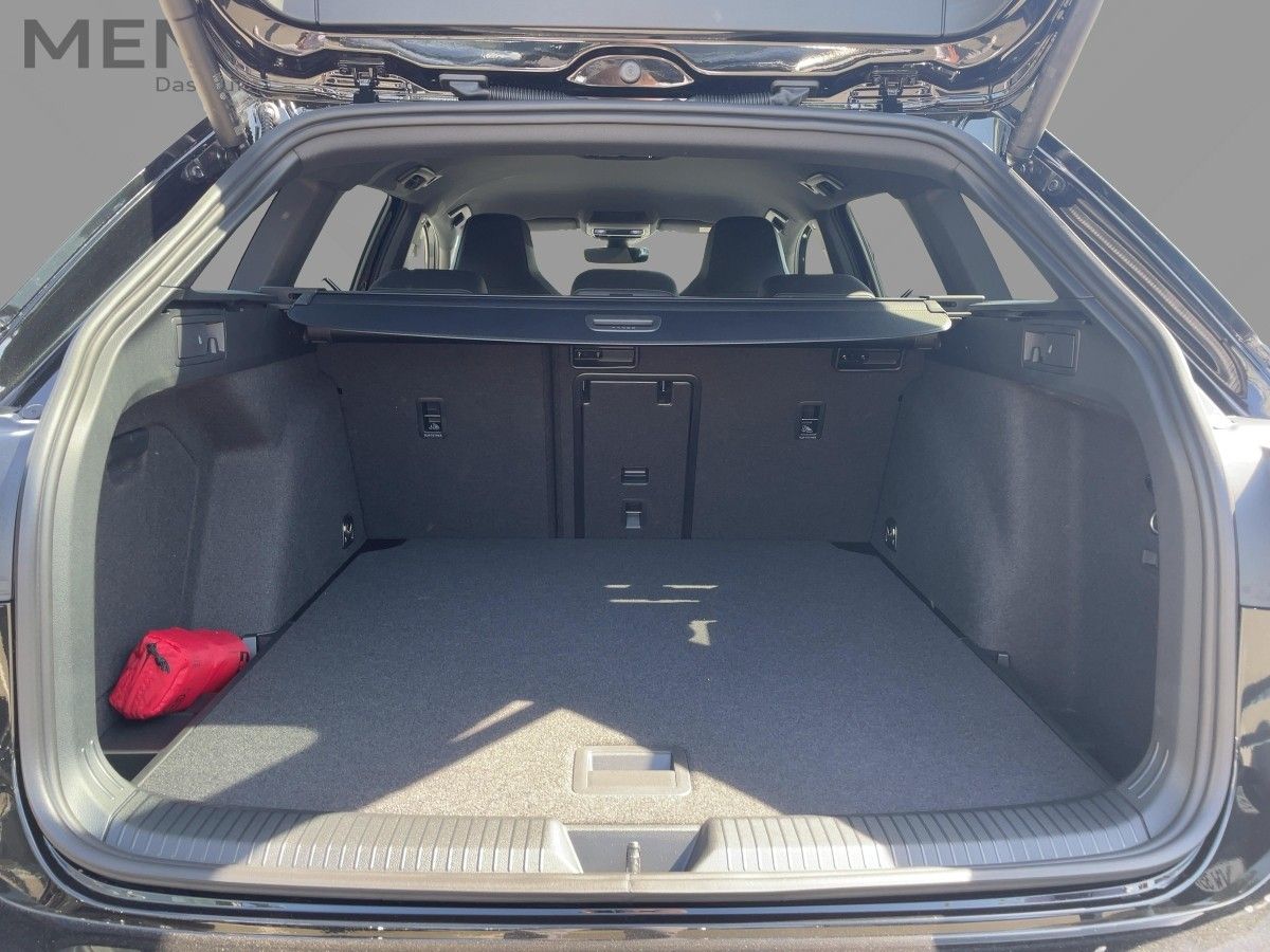 Fahrzeugabbildung Volkswagen Golf Variant 2.0 TDI DSG R-Line AHK eKlappe Navi