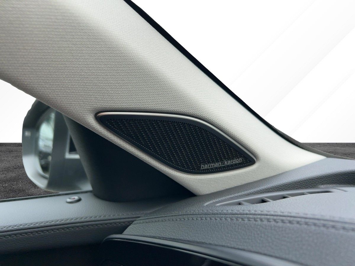 Fahrzeugabbildung Volkswagen Passat TDI DSG Elegance AHK Navi HUD Pano 360°