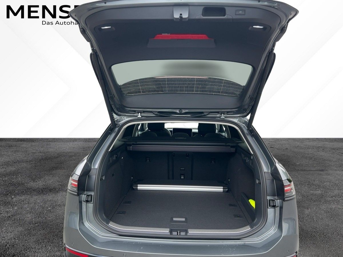 Fahrzeugabbildung Volkswagen Passat TDI DSG Elegance AHK Navi HUD Pano 360°