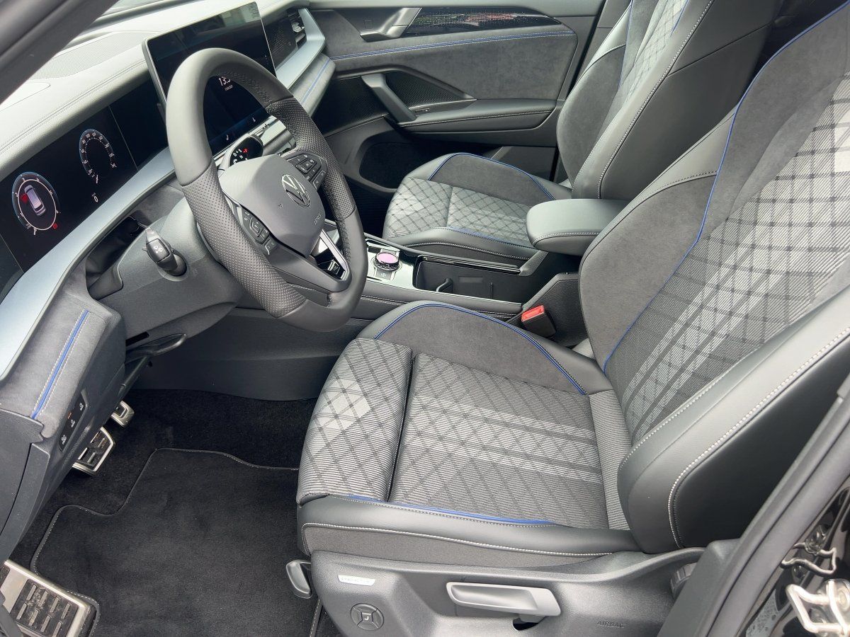 Fahrzeugabbildung Volkswagen Tayron R-Line TDI 4M AHK 7-Sitzer Pano BlackStyl