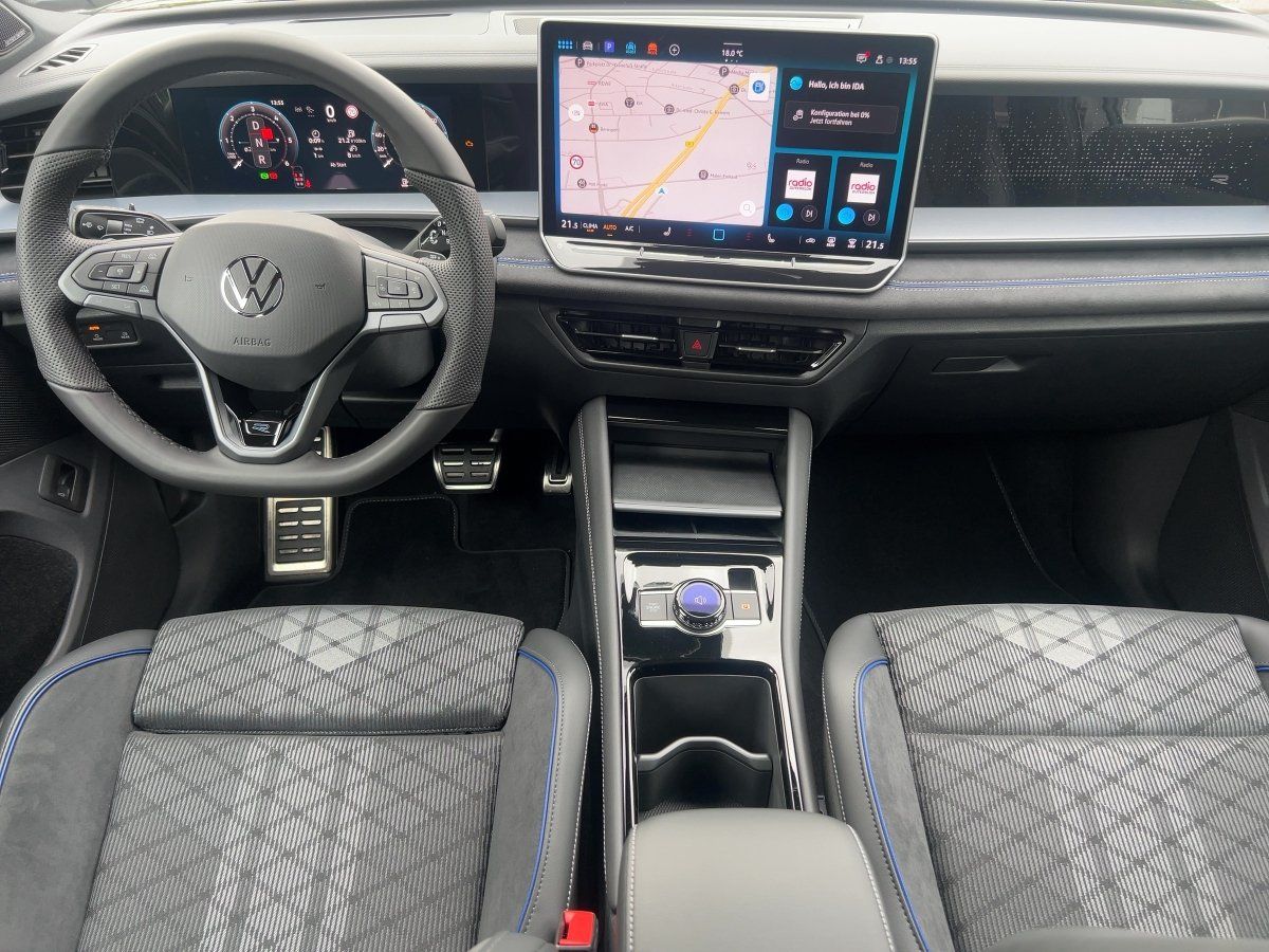 Fahrzeugabbildung Volkswagen Tayron R-Line TDI 4M AHK 7-Sitzer Pano BlackStyl