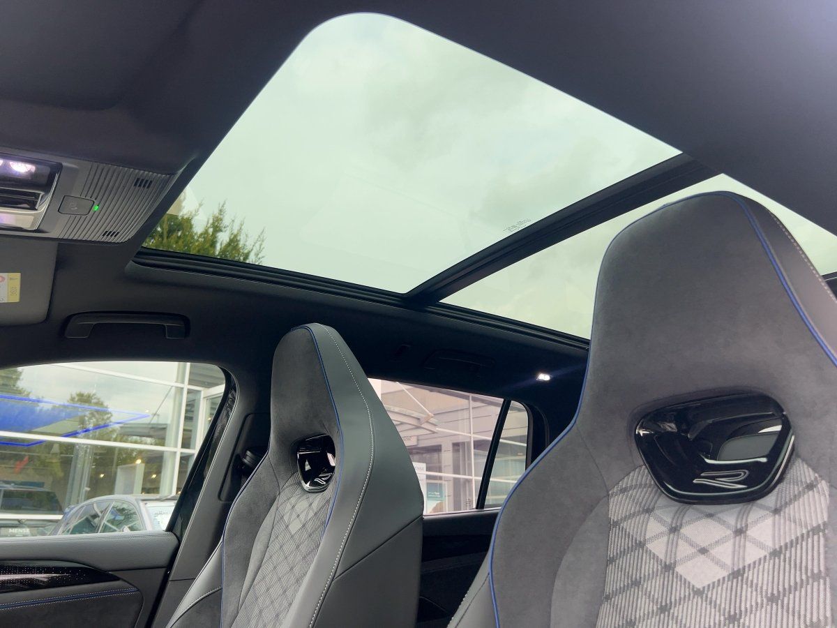 Fahrzeugabbildung Volkswagen Tayron R-Line TDI 4M AHK 7-Sitzer Pano BlackStyl