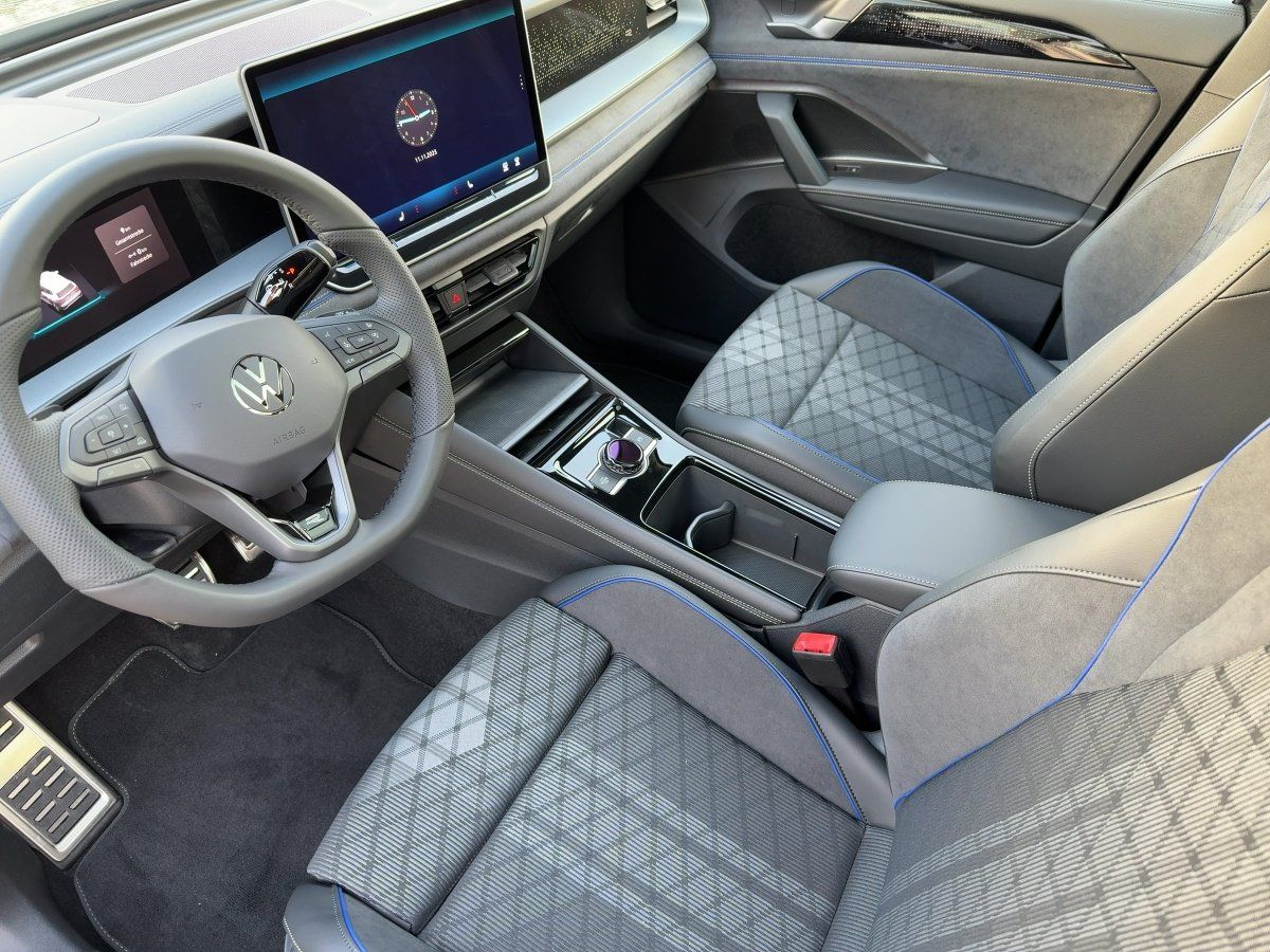 Fahrzeugabbildung Volkswagen Tayron R-Line TDI DSG AHK HUD Harman Kardon Pano