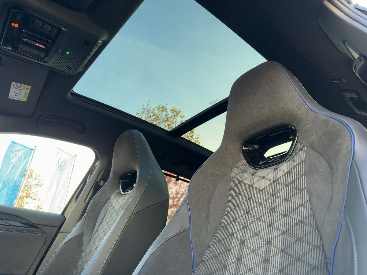 Fahrzeugabbildung Volkswagen Tayron R-Line TDI DSG AHK HUD Harman Kardon Pano