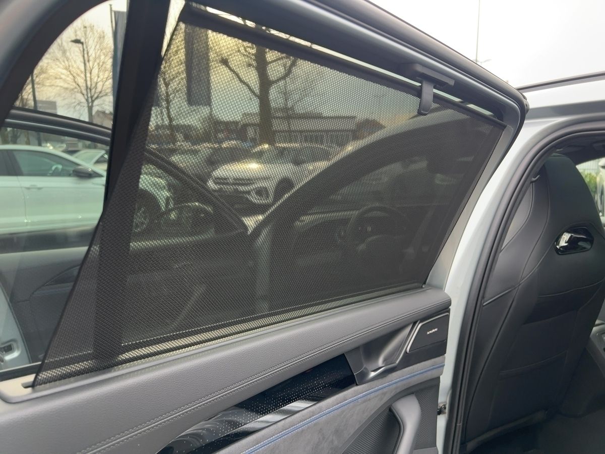 Fahrzeugabbildung Volkswagen Passat TDI R-Line Signature AHK Pano Leder Navi