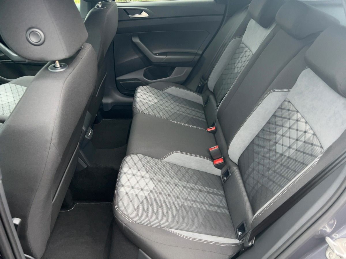 Fahrzeugabbildung Volkswagen Taigo 1.5 TSI DSG R-Line AHK BlackRoof Navi ACC