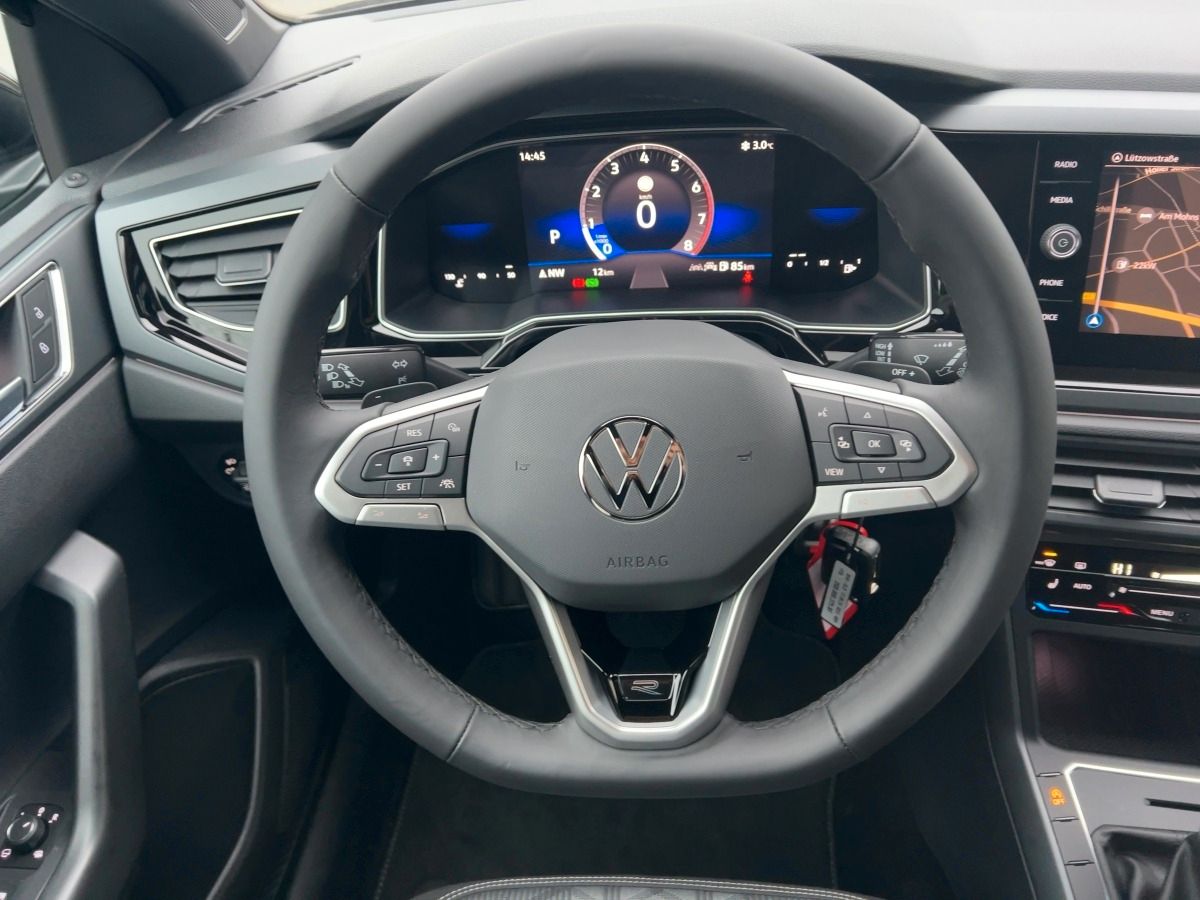 Fahrzeugabbildung Volkswagen Taigo 1.5 TSI DSG R-Line AHK BlackRoof Navi ACC