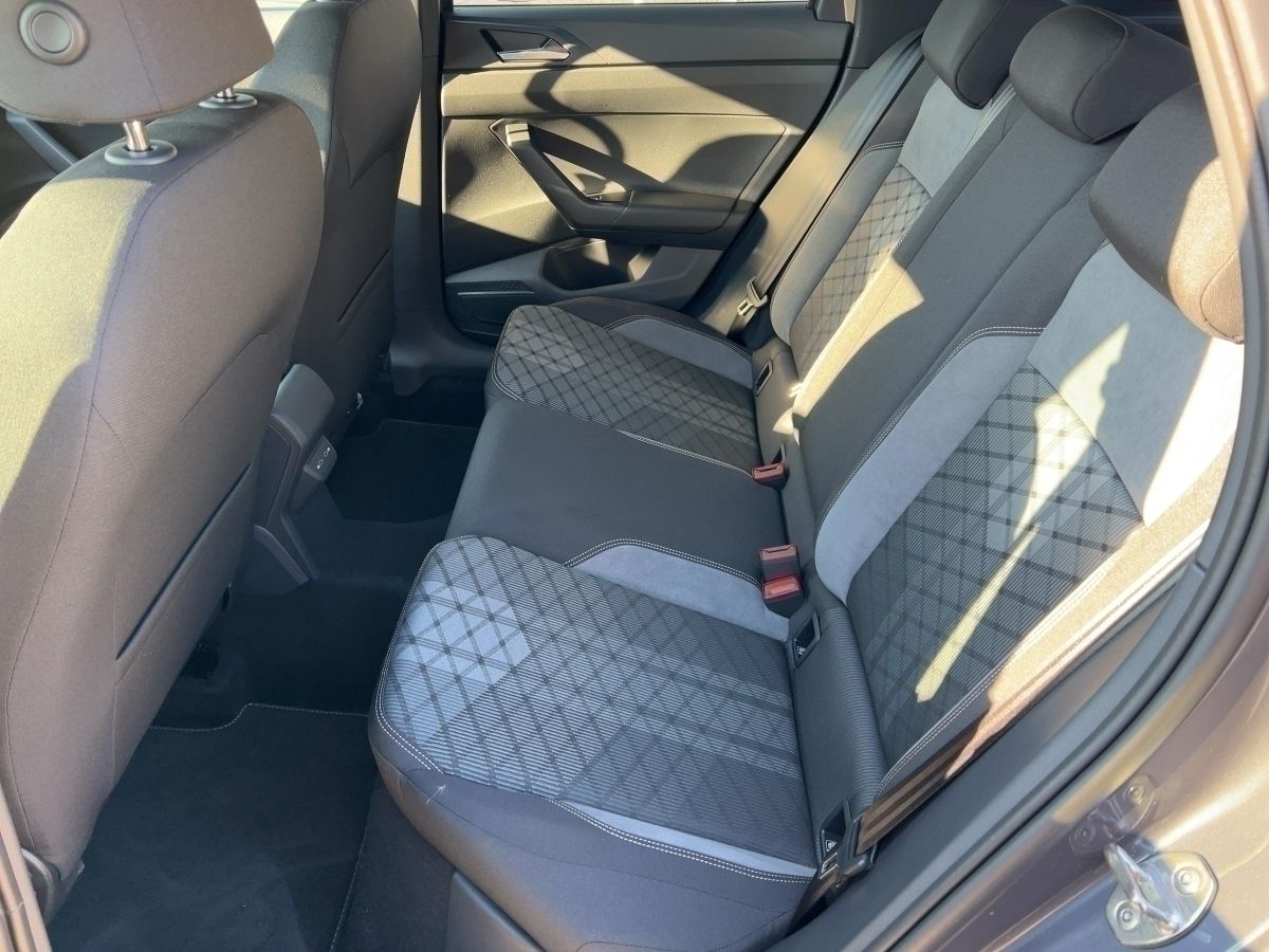 Fahrzeugabbildung Volkswagen Taigo 1.5 TSI DSG R-Line |Matrix|VirtualCP|Sport