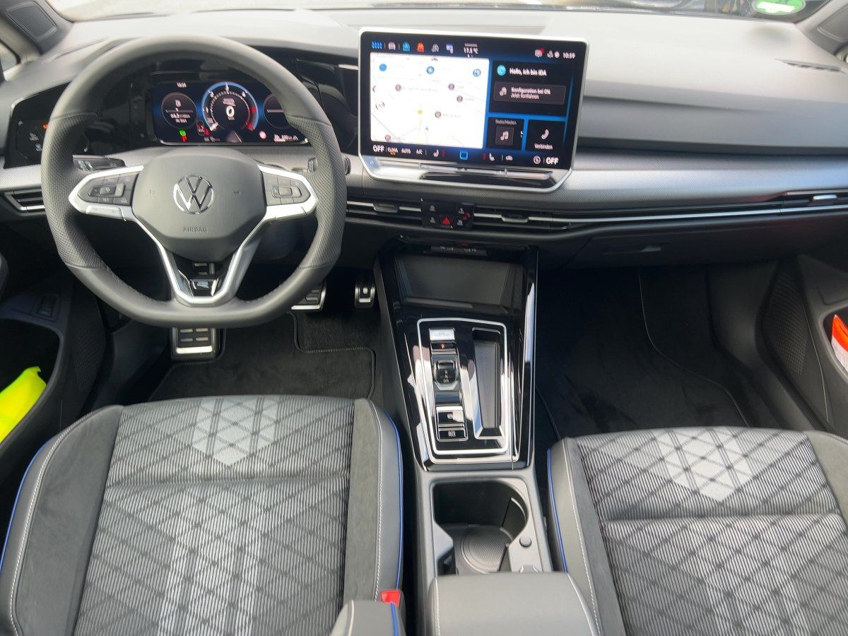 Fahrzeugabbildung Volkswagen Golf Variant TDI DSG R-Line AHK Navi HUD Pano 36
