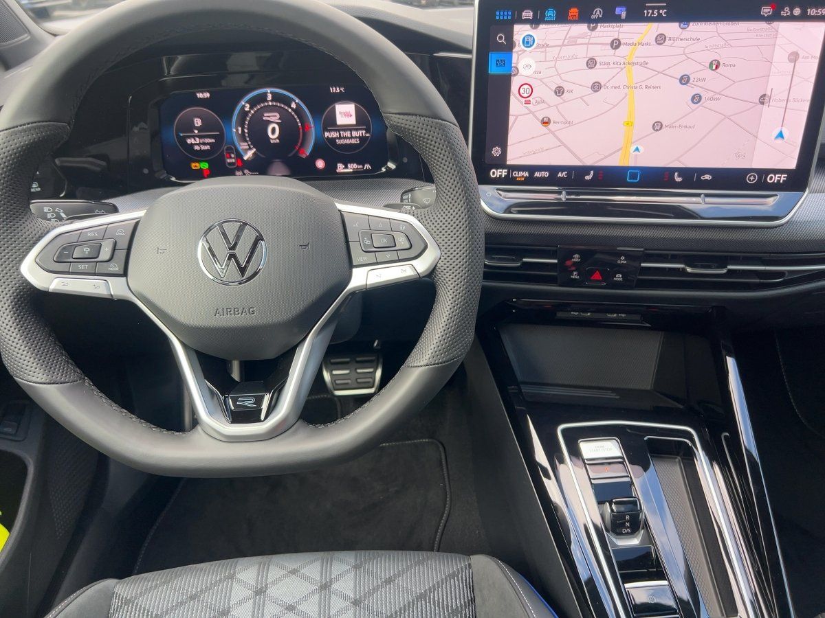 Fahrzeugabbildung Volkswagen Golf Variant TDI DSG R-Line AHK Navi HUD Pano 36