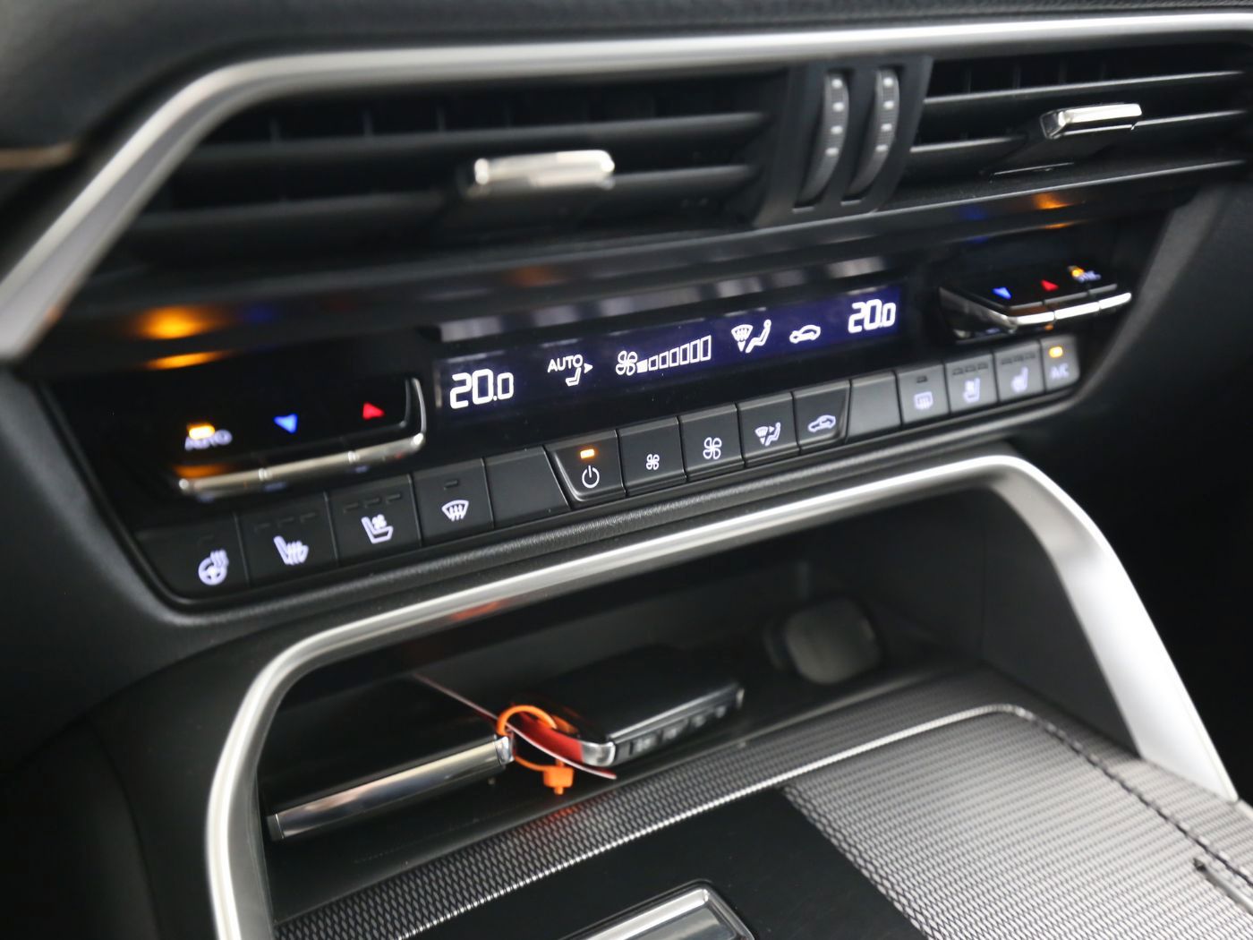 Fahrzeugabbildung Mazda CX-60 2.5 e-SKYACTIV-PHEV Homura Bose|HUD|Pano